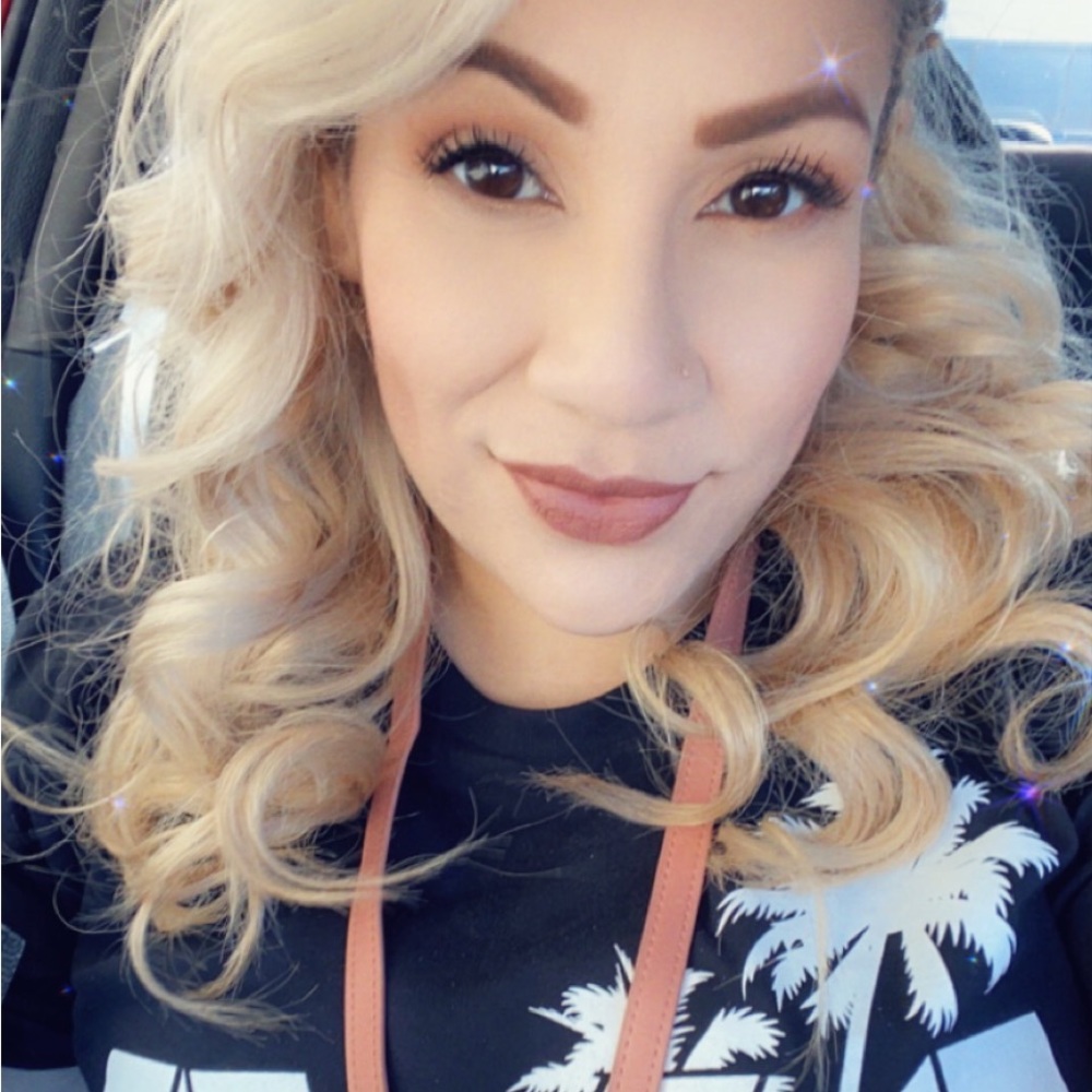 Meet your Posher, Yanira